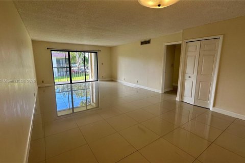 Copropriété à louer à Weston, Floride: 2 chambres, 114.73 m2 № 1930838 - photo 4