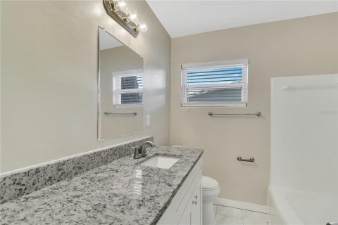 House in Orlando, Florida 4 bedrooms, 134.43 sq.m. № 1623050 - photo 11