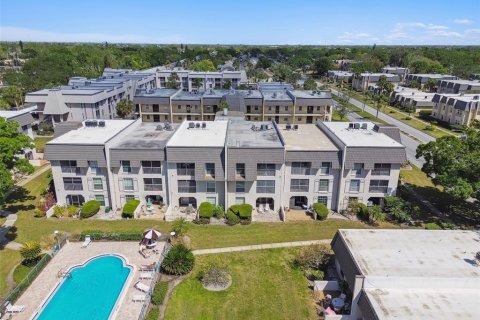 Condo in Seminole, Florida, 2 bedrooms  № 1614011 - photo 23