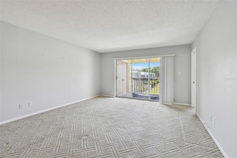 Condo in Seminole, Florida, 2 bedrooms  № 1614011 - photo 4