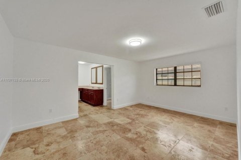 Casa en alquiler en Miami, Florida, 4 dormitorios, 197.88 m2 № 1689068 - foto 14