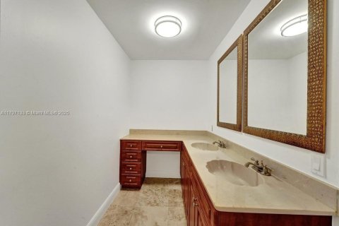 Casa en alquiler en Miami, Florida, 4 dormitorios, 197.88 m2 № 1689068 - foto 9