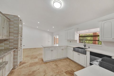 Casa en alquiler en Miami, Florida, 4 dormitorios, 197.88 m2 № 1689068 - foto 6