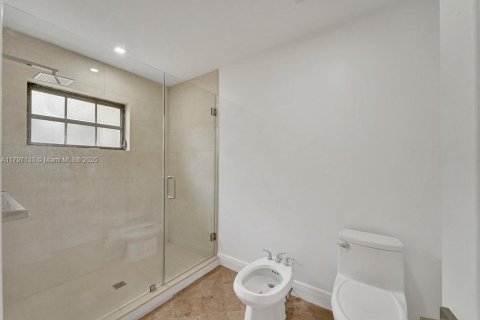 Casa en alquiler en Miami, Florida, 4 dormitorios, 197.88 m2 № 1689068 - foto 16
