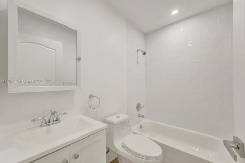 Casa en alquiler en Miami, Florida, 4 dormitorios, 197.88 m2 № 1689068 - foto 21