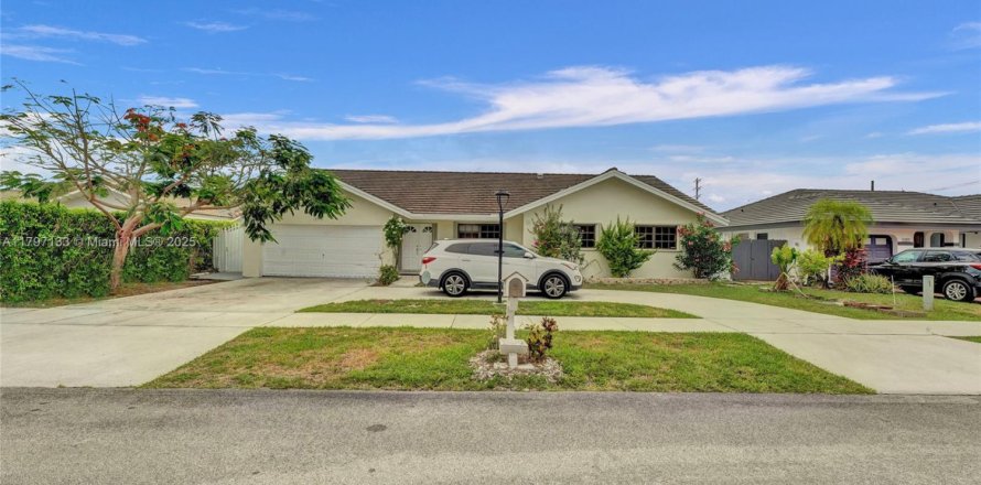 Casa en Miami, Florida 4 dormitorios, 197.88 m2 № 1689068