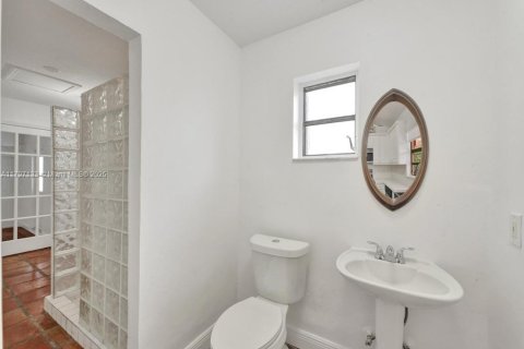 Casa en alquiler en Miami, Florida, 4 dormitorios, 197.88 m2 № 1689068 - foto 15