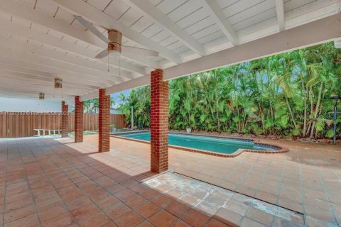 Casa en alquiler en Miami, Florida, 4 dormitorios, 197.88 m2 № 1689068 - foto 24