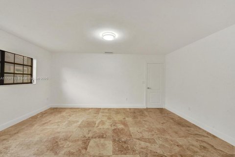 Casa en alquiler en Miami, Florida, 4 dormitorios, 197.88 m2 № 1689068 - foto 19
