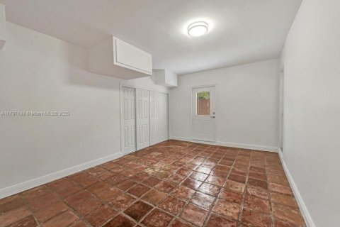Casa en alquiler en Miami, Florida, 4 dormitorios, 197.88 m2 № 1689068 - foto 11