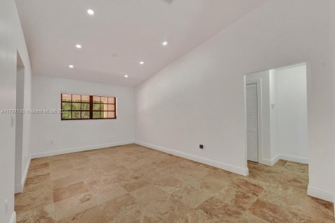 Casa en alquiler en Miami, Florida, 4 dormitorios, 197.88 m2 № 1689068 - foto 17