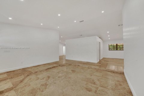 Casa en alquiler en Miami, Florida, 4 dormitorios, 197.88 m2 № 1689068 - foto 2