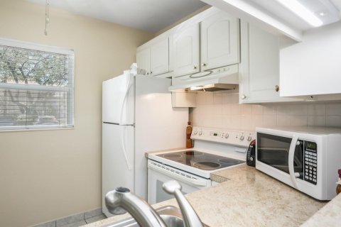Condo in Lauderdale Lakes, Florida, 1 bedroom № 2154166 - photo 10