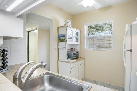 Condo in Lauderdale Lakes, Florida, 1 bedroom № 2154166 - photo 11