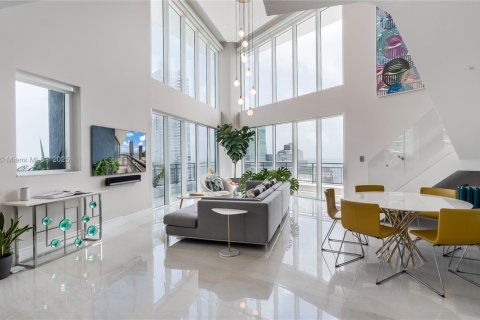 Condominio en venta en Miami, Florida, 3 dormitorios, 224.36 m2 № 1946557 - foto 3