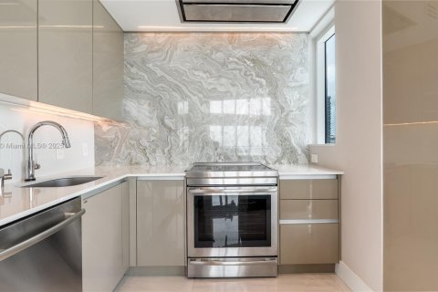 Condominio en venta en Miami, Florida, 3 dormitorios, 224.36 m2 № 1946557 - foto 8