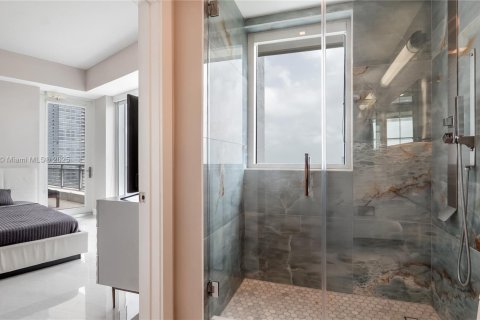 Condominio en venta en Miami, Florida, 3 dormitorios, 224.36 m2 № 1946557 - foto 18