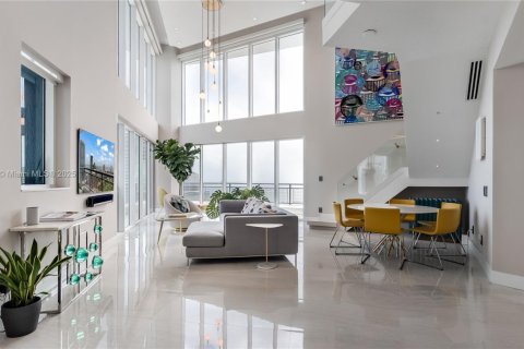 Condominio en venta en Miami, Florida, 3 dormitorios, 224.36 m2 № 1946557 - foto 14