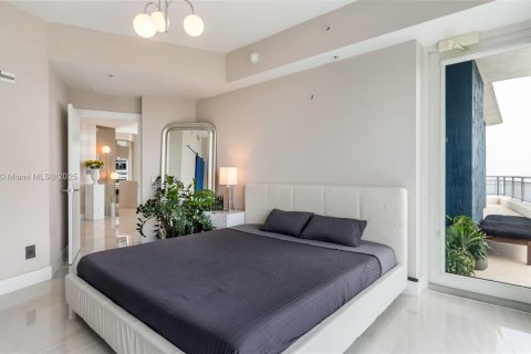 Condominio en venta en Miami, Florida, 3 dormitorios, 224.36 m2 № 1946557 - foto 17