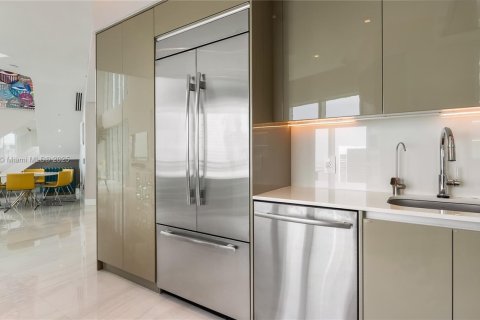 Condominio en venta en Miami, Florida, 3 dormitorios, 224.36 m2 № 1946557 - foto 10