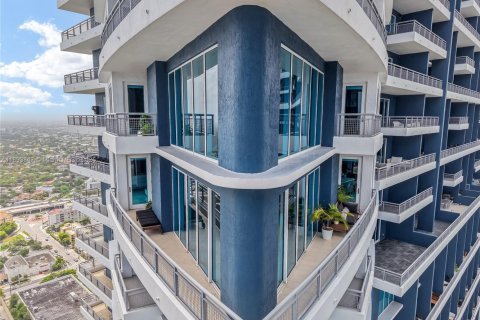 Condominio en venta en Miami, Florida, 3 dormitorios, 224.36 m2 № 1946557 - foto 2