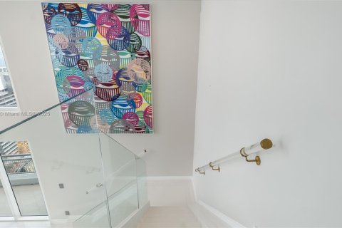 Condominio en venta en Miami, Florida, 3 dormitorios, 224.36 m2 № 1946557 - foto 20
