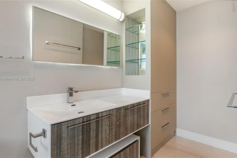Condominio en venta en Miami, Florida, 3 dormitorios, 224.36 m2 № 1946557 - foto 19