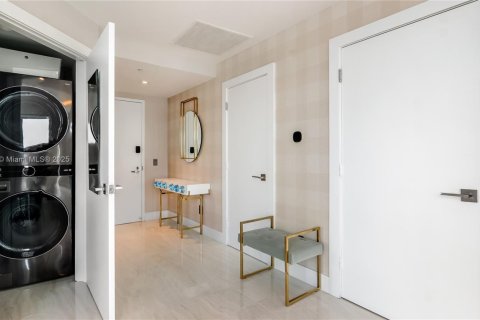 Condominio en venta en Miami, Florida, 3 dormitorios, 224.36 m2 № 1946557 - foto 11