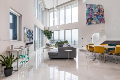 Condominio en venta en Miami, Florida, 3 dormitorios, 224.36 m2 № 1946557 - foto 5