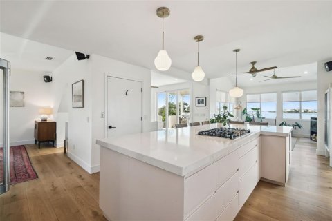 Villa ou maison à louer à Tarpon Springs, Floride: 5 chambres, 236.34 m2 № 1858396 - photo 13