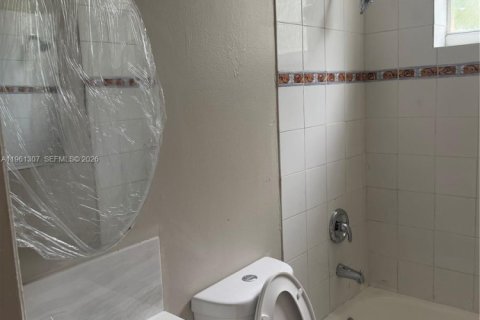 Купить коммерческую недвижимость в Майами, Флорида № 2022155 - фото 12