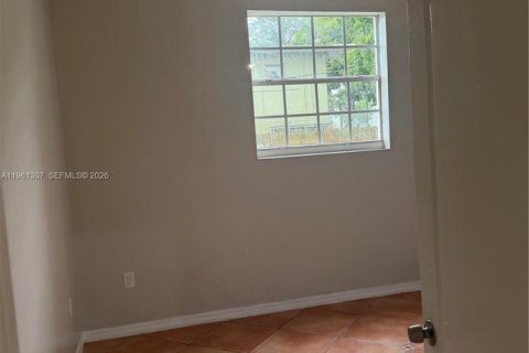 Купить коммерческую недвижимость в Майами, Флорида № 2022155 - фото 10