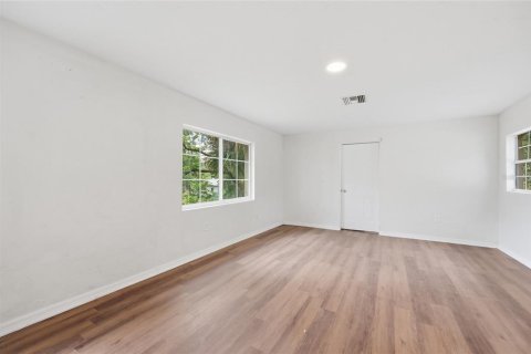 House in Gainesville, Florida 4 bedrooms, 210.24 sq.m. № 2201805 - photo 22