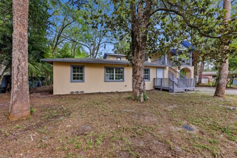 House in Gainesville, Florida 4 bedrooms, 210.24 sq.m. № 2201805 - photo 2