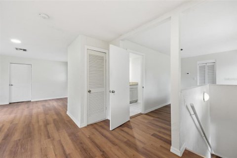 House in Gainesville, Florida 4 bedrooms, 210.24 sq.m. № 2201805 - photo 21