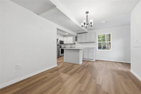 House in Gainesville, Florida 4 bedrooms, 210.24 sq.m. № 2201805 - photo 10