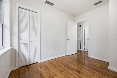 House in Gainesville, Florida 4 bedrooms, 210.24 sq.m. № 2201805 - photo 15