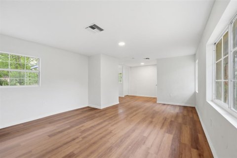 House in Gainesville, Florida 4 bedrooms, 210.24 sq.m. № 2201805 - photo 23