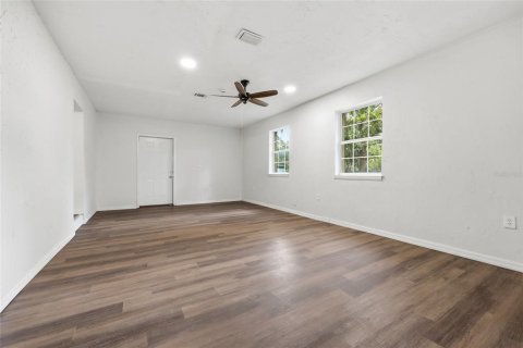 House in Gainesville, Florida 4 bedrooms, 210.24 sq.m. № 2201805 - photo 12