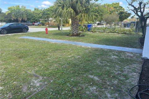 Villa ou maison à vendre à Fort Lauderdale, Floride: 3 chambres, 86.31 m2 № 2010891 - photo 2