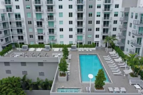 Apartamento en alquiler en Miami, Florida, 2 dormitorios, 110.83 m2 № 1216064 - foto 1