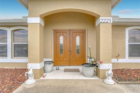 House in Cape Coral, Florida 3 bedrooms, 187.38 sq.m. № 2299569 - photo 3