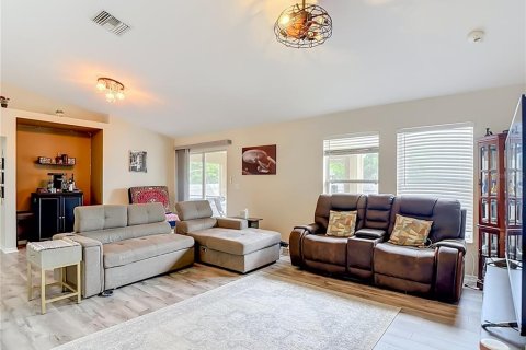 House in Cape Coral, Florida 3 bedrooms, 187.38 sq.m. № 2299569 - photo 8