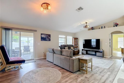 House in Cape Coral, Florida 3 bedrooms, 187.38 sq.m. № 2299569 - photo 9