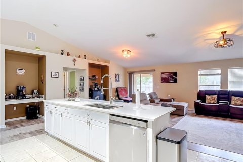 House in Cape Coral, Florida 3 bedrooms, 187.38 sq.m. № 2299569 - photo 20