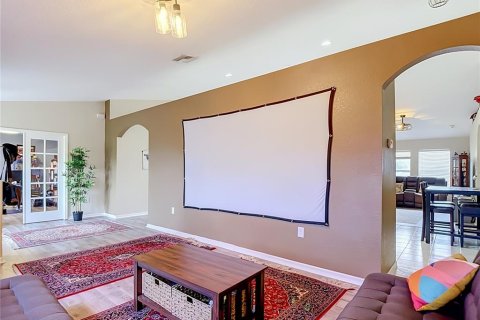 House in Cape Coral, Florida 3 bedrooms, 187.38 sq.m. № 2299569 - photo 15