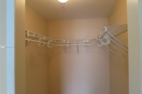 Condo in Miami, Florida, 1 bedroom  № 10968 - photo 23