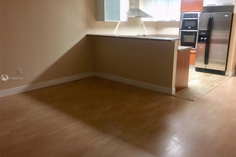 Condo in Miami, Florida, 1 bedroom  № 10968 - photo 10