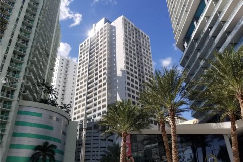 Condo in Miami, Florida, 1 bedroom  № 10968 - photo 2