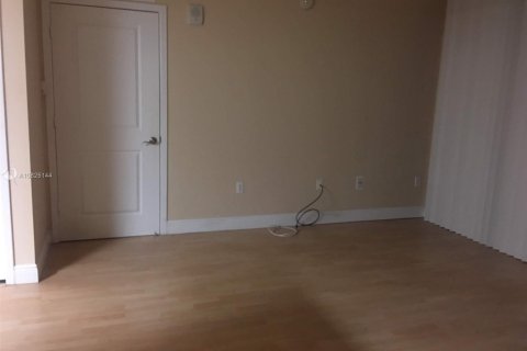 Condo in Miami, Florida, 1 bedroom  № 10968 - photo 8